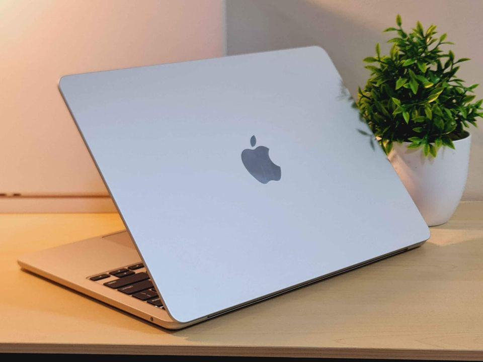 Macbook Air 13inch 2022 M2 Under warranty Of apple store photo 4