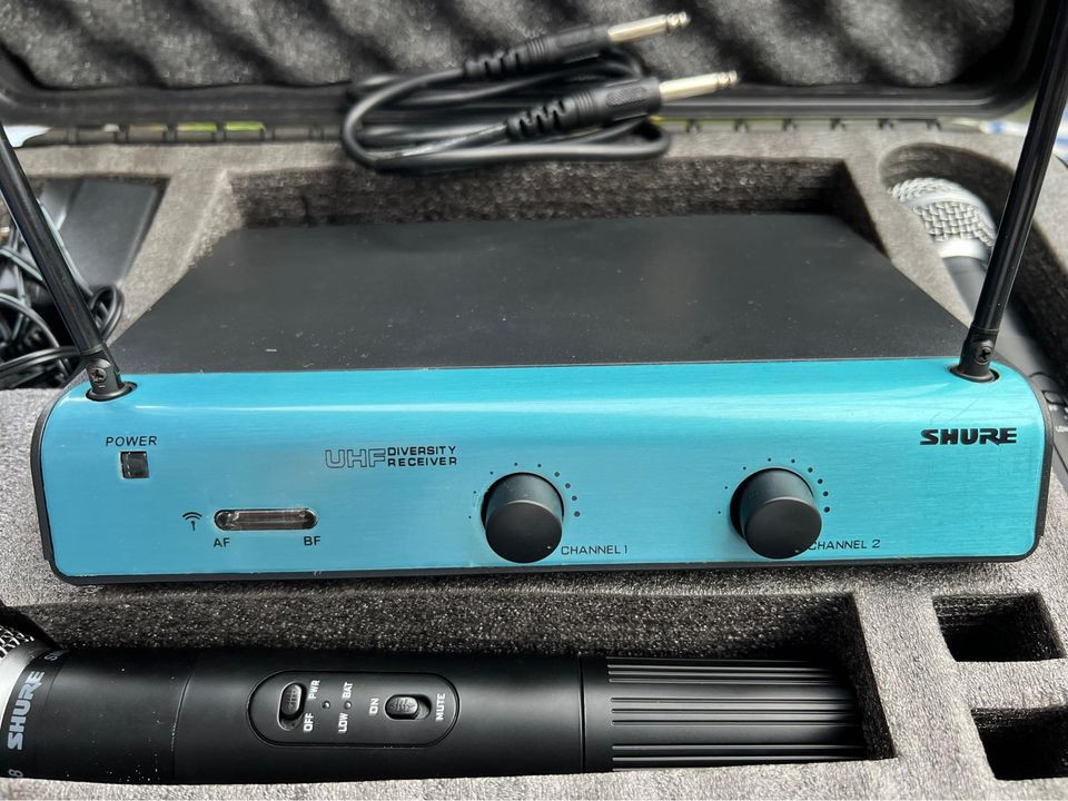 Shure wireless microphone photo 4