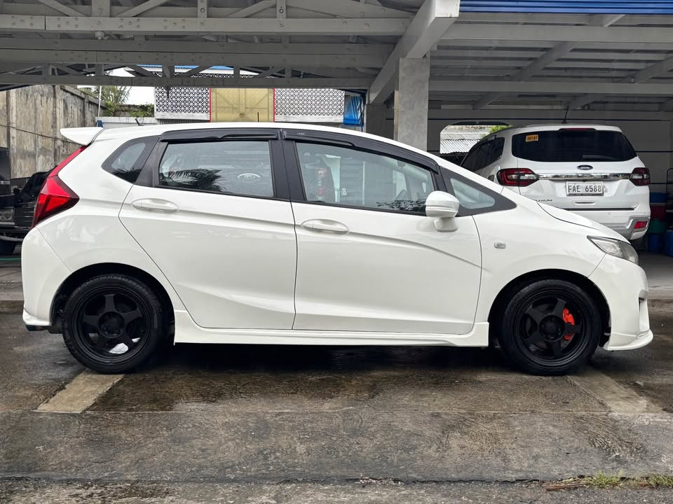 2016 Honda jazz photo 2