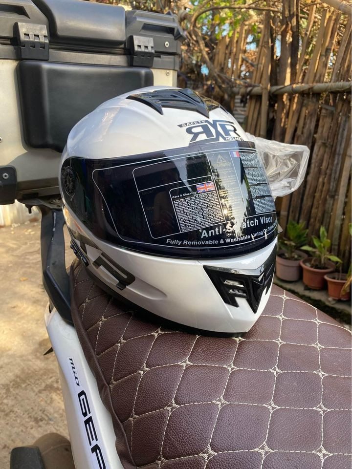 RXR FULL FACE WHITE HELMET BRAND NEW FREE DELIVERY