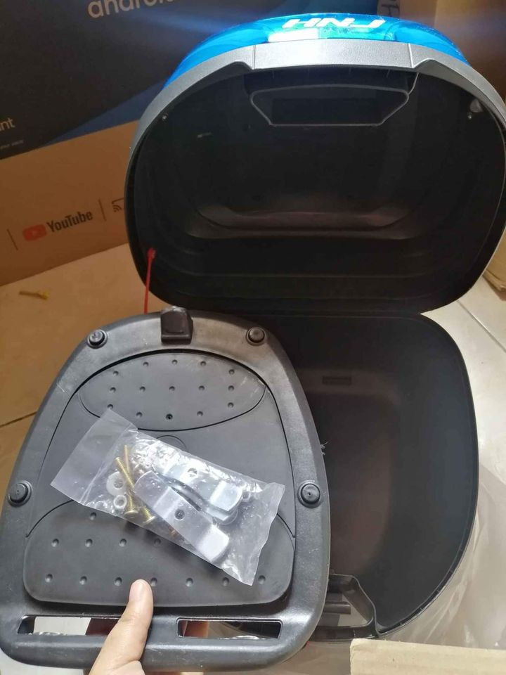 Top box (30Liters) for Motorcycles photo 2