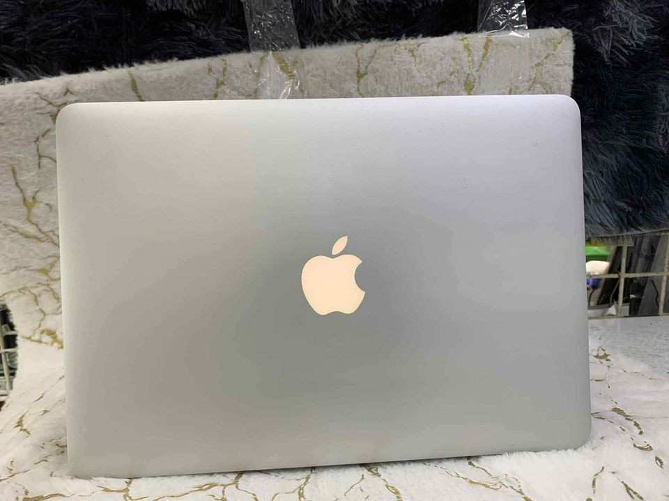 MacBook Pro Retina 13-inch 2015 8GB RAM 512 SSD Complete With Box photo 4