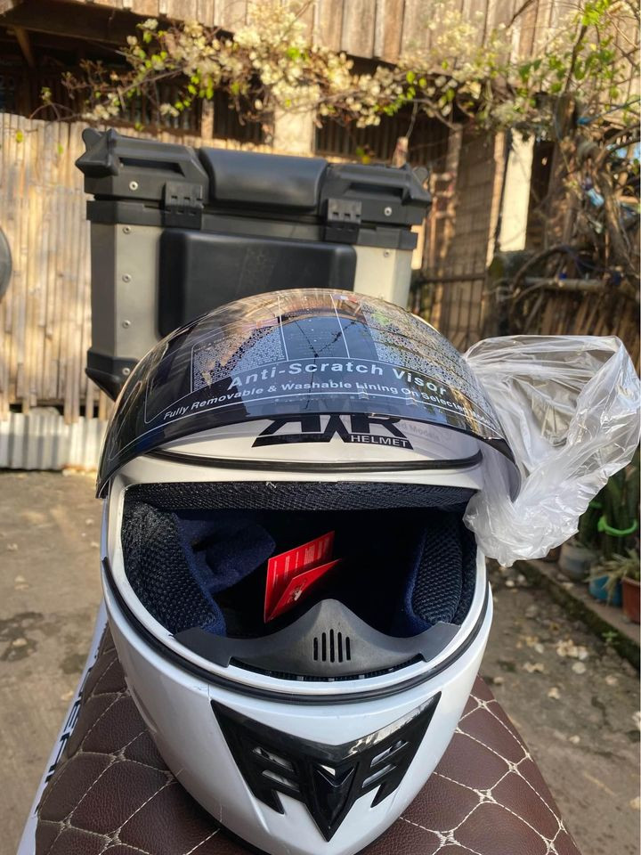 RXR FULL FACE WHITE HELMET BRAND NEW FREE DELIVERY photo 5