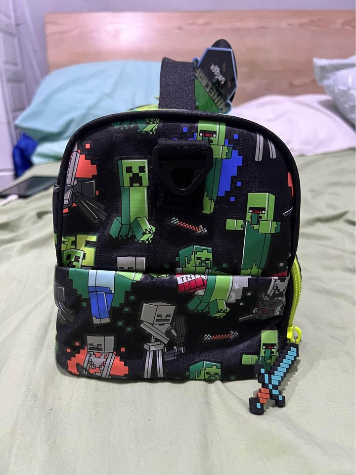 Brandnew Smiggle Minecraft Lunchbag photo 3