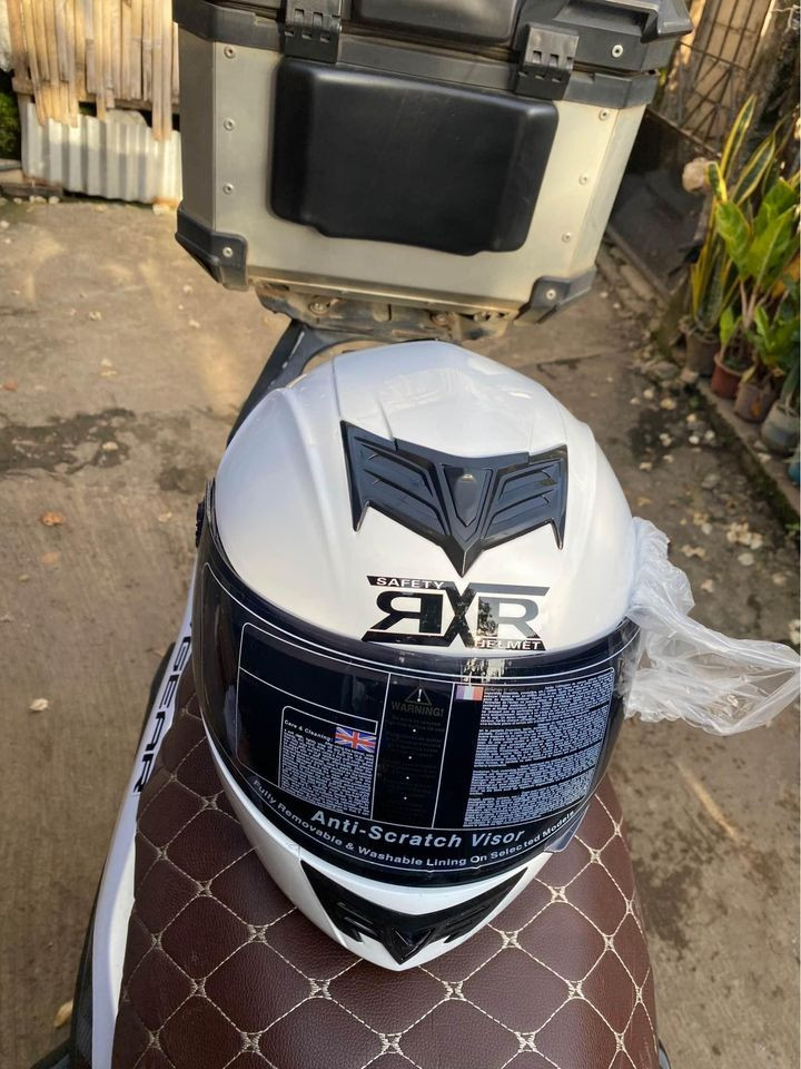 RXR FULL FACE WHITE HELMET BRAND NEW FREE DELIVERY photo 2