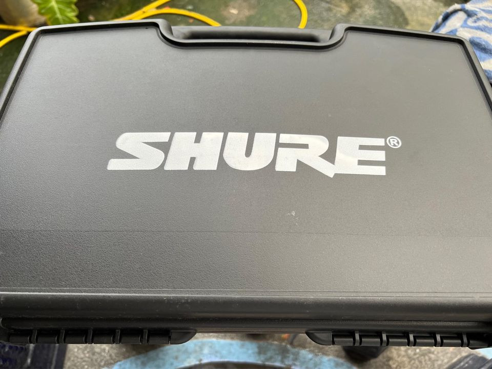 Shure wireless microphone photo 5