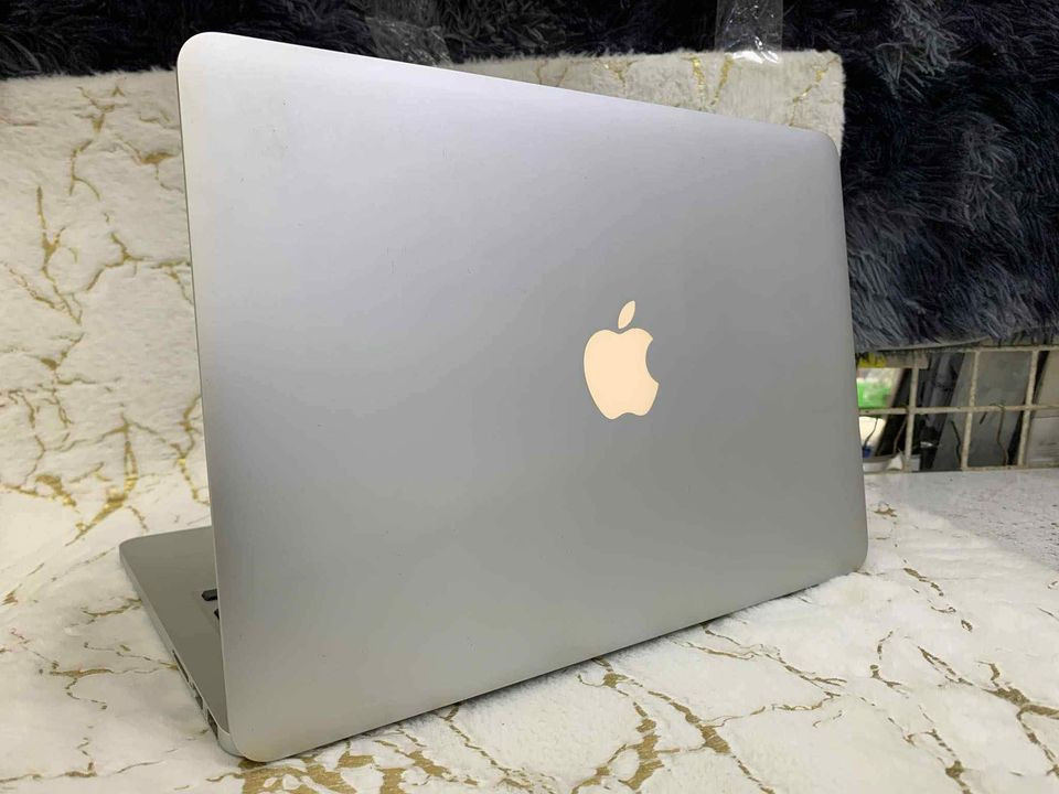 MacBook Pro Retina 13-inch 2015 8GB RAM 512 SSD Complete With Box photo 5