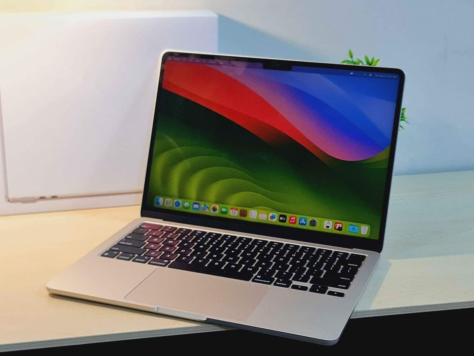 Macbook Air 13inch 2022 M2 Under warranty Of apple store photo 2