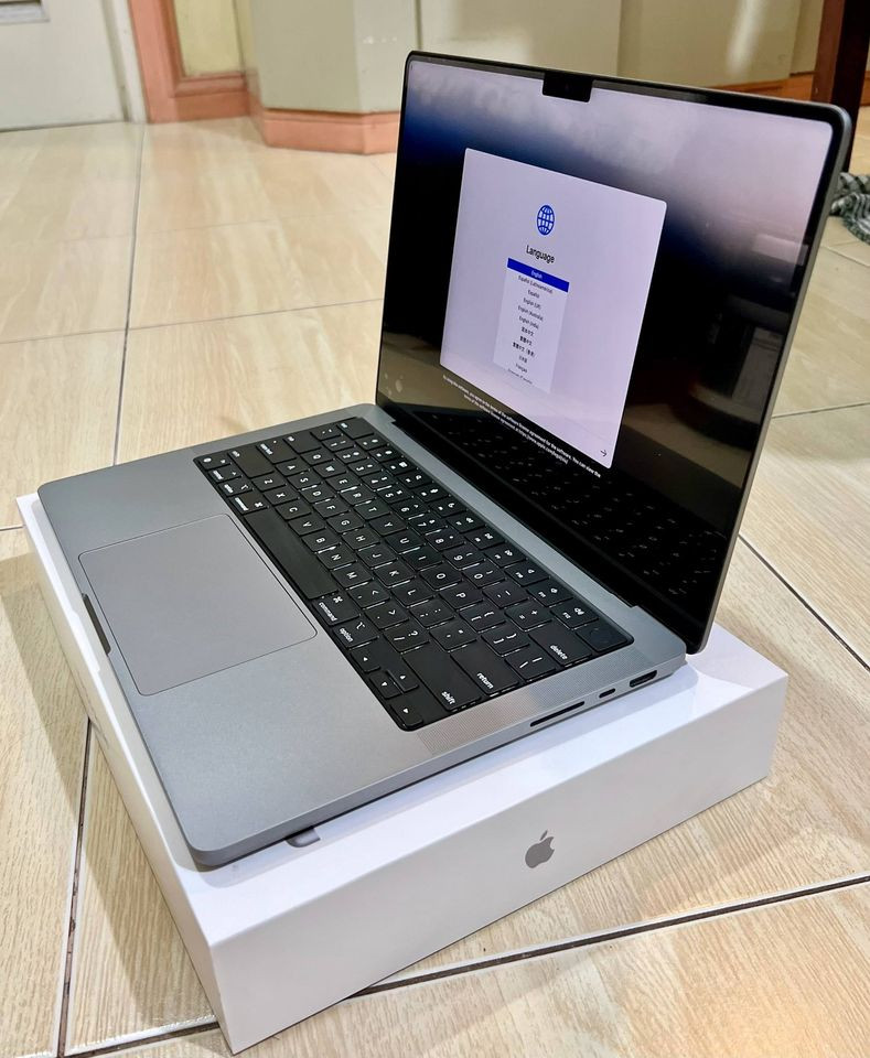 Macbook Pro M2 14" (2023) Space Gray photo 2